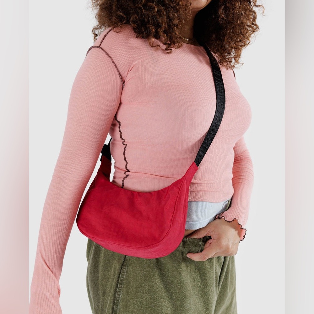 BAGGU Small Crescent Candy Apple Red